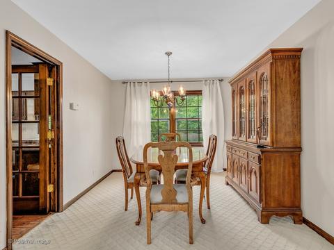 2238 Stonegate Ln, Wheaton, IL 60189 photo 7