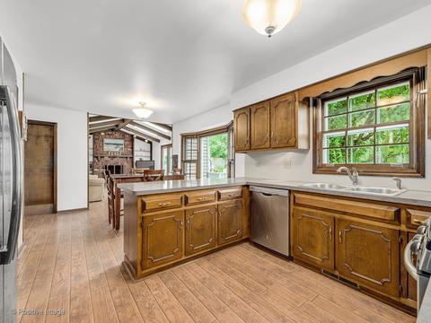 2238 Stonegate Ln, Wheaton, IL 60189 photo 9