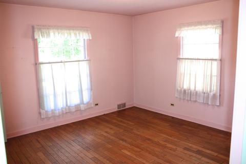 15 N Chapel St, Elgin, IL 60120 photo 7