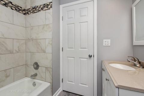 4943 Carriage Dr, Gurnee, IL 60031 photo 14