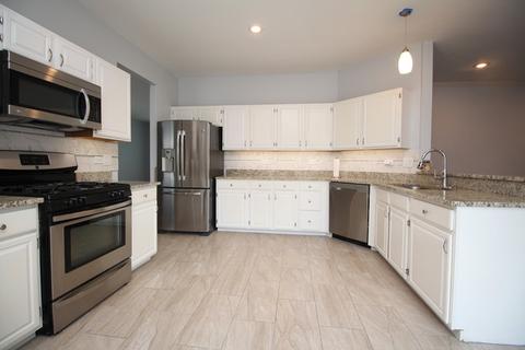 239 Faircroft Rd, Bartlett, IL 60103 photo 3