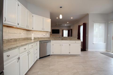 239 Faircroft Rd, Bartlett, IL 60103 photo 4