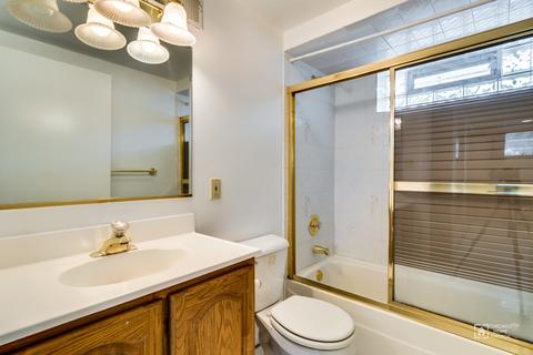 1033 Marshall Dr, Des Plaines, IL 60016 photo 23