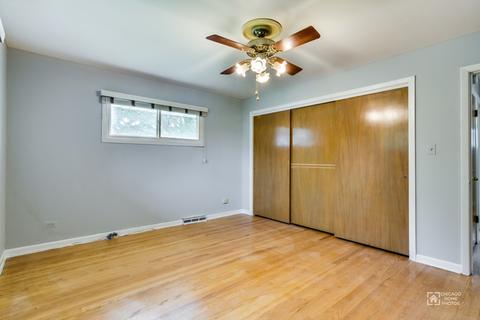 1033 Marshall Dr, Des Plaines, IL 60016 photo 14