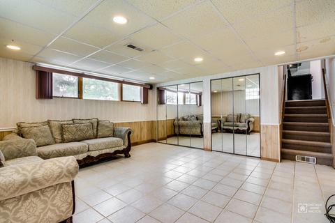 1033 Marshall Dr, Des Plaines, IL 60016 photo 21
