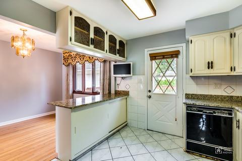 1033 Marshall Dr, Des Plaines, IL 60016 photo 11