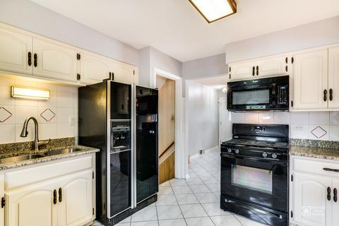 1033 Marshall Dr, Des Plaines, IL 60016 photo 10