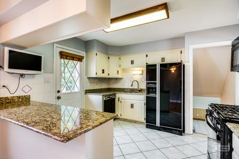 1033 Marshall Dr, Des Plaines, IL 60016 photo 8