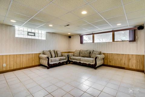 1033 Marshall Dr, Des Plaines, IL 60016 photo 20