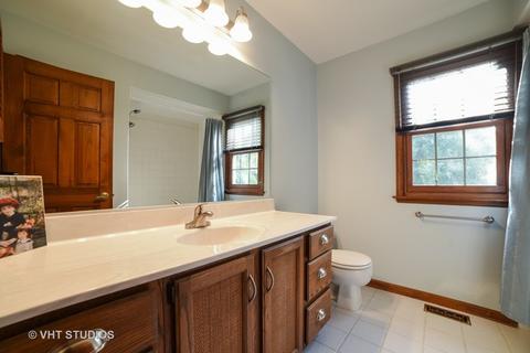 805 Oakview Dr, Algonquin, IL 60102 photo 17