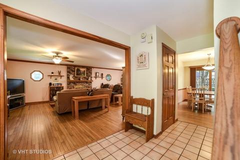 805 Oakview Dr, Algonquin, IL 60102 photo 5