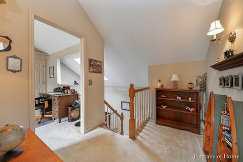 2071 Hallmark Ct, Wheaton, IL 60187 photo 11
