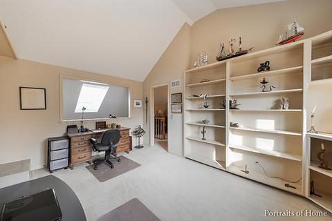 2071 Hallmark Ct, Wheaton, IL 60187 photo 12