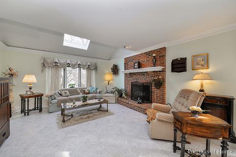 2071 Hallmark Ct, Wheaton, IL 60187 photo 3