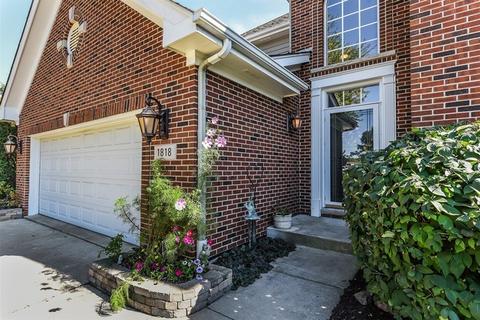 1818 E Hawthorne Blvd, Wheaton, IL 60187 photo 2