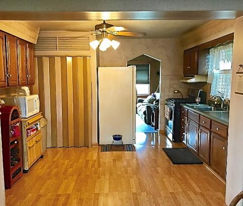 7832 Suburban Ln, Bridgeview, IL 60455 photo 5