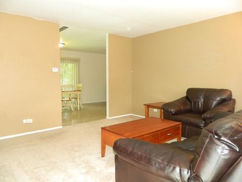 900 Carl Ave, Elgin, IL 60120 photo 4
