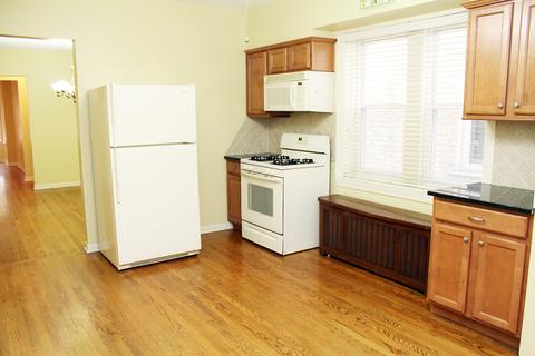 5440 W Berteau Ave, Chicago, IL 60641 photo 4