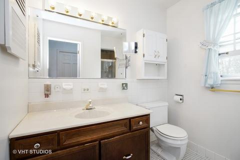 355 E Foster Ave, Roselle, IL 60172 photo 11