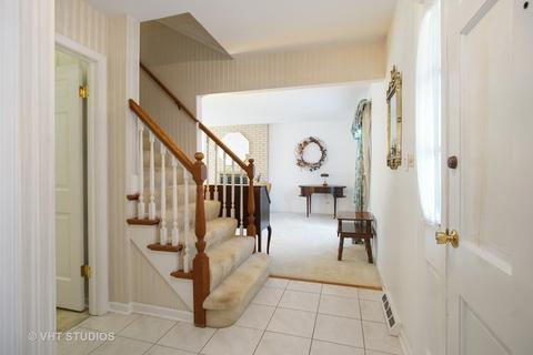 355 E Foster Ave, Roselle, IL 60172 photo 2