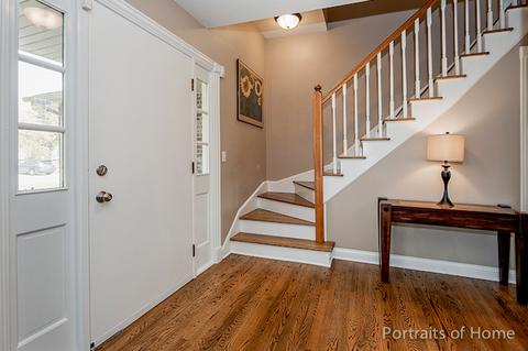 2068 Gladstone Dr, Wheaton, IL 60189 photo 2