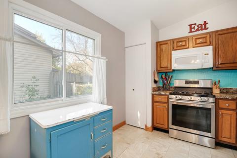 4450 Bayside Cir, Hoffman Estates, IL 60192 photo 9