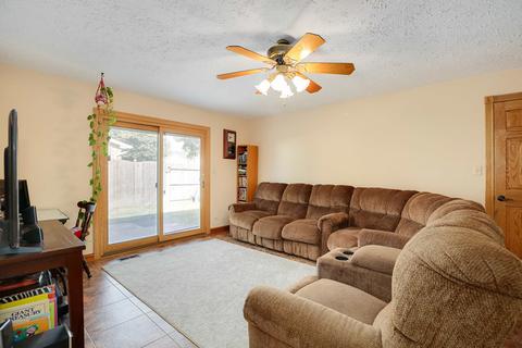4450 Bayside Cir, Hoffman Estates, IL 60192 photo 13