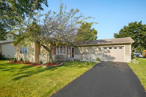4450 Bayside Cir, Hoffman Estates, IL 60192 photo 2