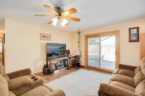 4450 Bayside Cir, Hoffman Estates, IL 60192 photo 14