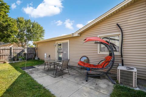 4450 Bayside Cir, Hoffman Estates, IL 60192 photo 23