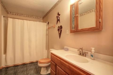 210 E 1st St, Hume, IL 61932 photo 23