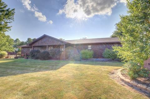 210 E 1st St, Hume, IL 61932 photo 2
