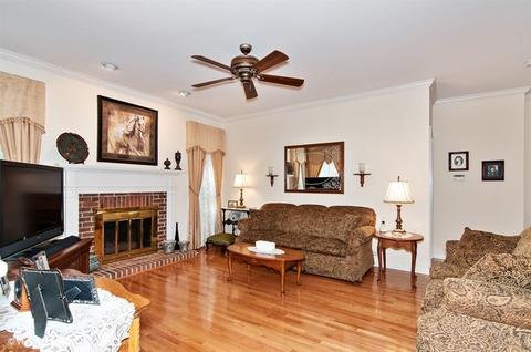 577 Rose Ln, Bartlett, IL 60103 photo 2