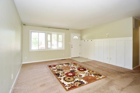 2102 Holly Ct, Mchenry, IL 60050 photo 3