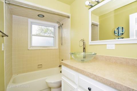 2102 Holly Ct, Mchenry, IL 60050 photo 8