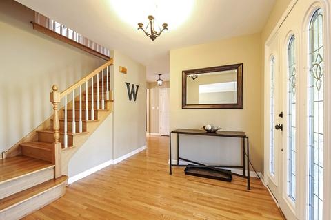 6645 Sheffield Ln, Willowbrook, IL 60527 photo 3