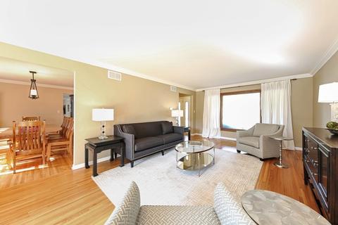 6645 Sheffield Ln, Willowbrook, IL 60527 photo 5
