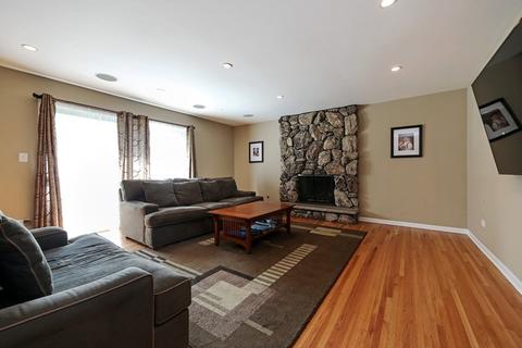 6645 Sheffield Ln, Willowbrook, IL 60527 photo 10