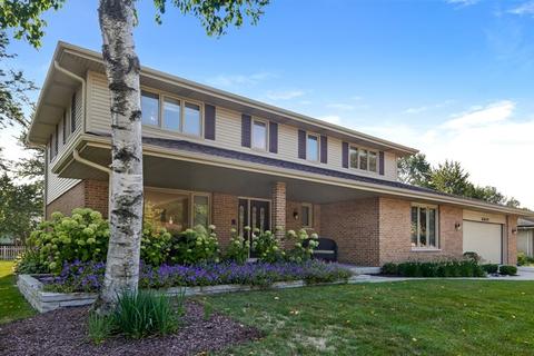 6645 Sheffield Ln, Willowbrook, IL 60527 photo 1