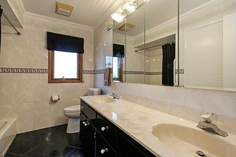 6645 Sheffield Ln, Willowbrook, IL 60527 photo 19