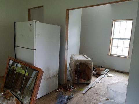 219 N Main St, Roberts, IL 60962 photo 9