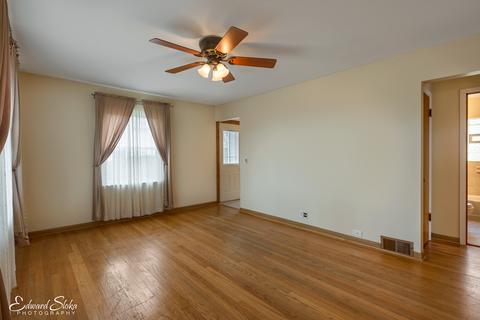 250 E Main St, Cary, IL 60013 photo 3