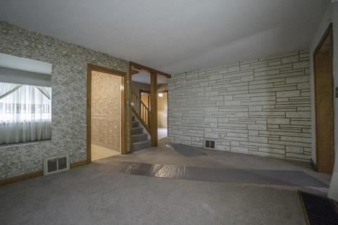 17956 Henry St, Lansing, IL 60438 photo 4