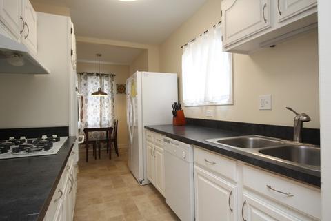 655 Lavoie Ave, Elgin, IL 60120 photo 3