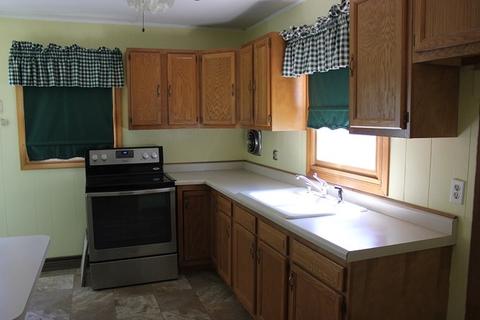 211 Cedar St, Morrison, IL 61270 photo 4