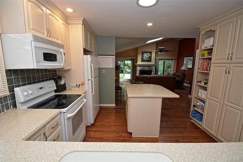 449 Douglas Rd, Batavia, IL 60510 photo 8