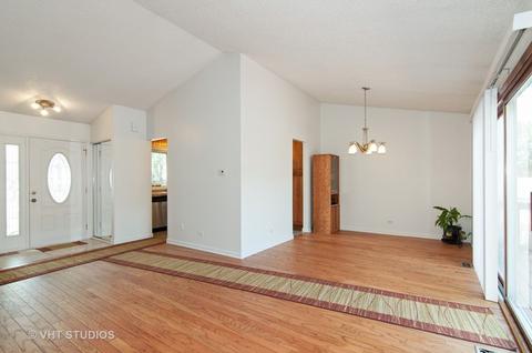 131 E Mcclellan St, Bartlett, IL 60103 photo 3