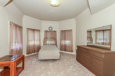 517 E Chicago St, Elgin, IL 60120 photo 12