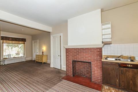 517 E Chicago St, Elgin, IL 60120 photo 7