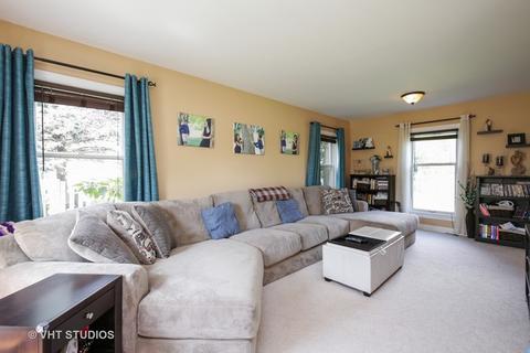 1710 Thorneapple Ln, Algonquin, IL 60102 photo 2